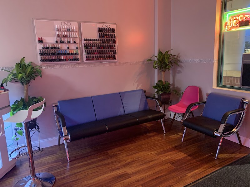 Nails 4 U, nail salon in New London, CT, photo 4 of 10
