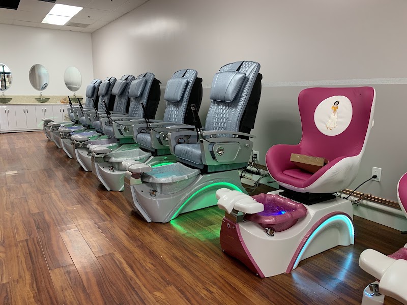 Nails 4 U, nail salon in New London, CT, photo 5 of 10